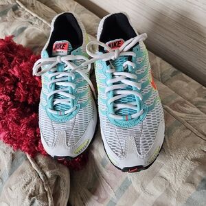 Nike Women's White and Teal Sneakers 8.5